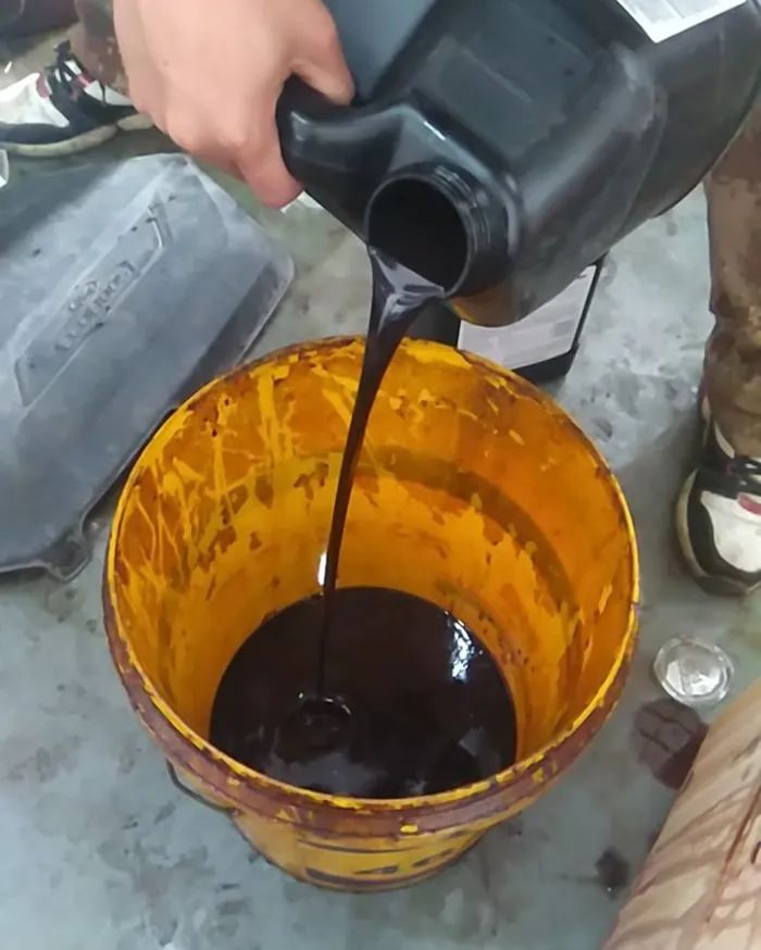 廢機油處理難度大，擺脫“惡臭異味”又有什么方向？.jpg