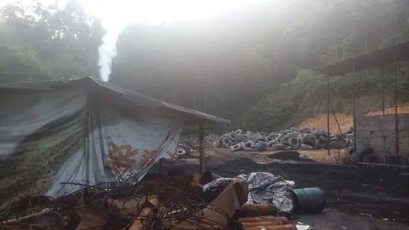 廢舊輪胎煉油廢氣污染，車間惡臭問題可利用潔匠凈化除臭劑解決.jpg