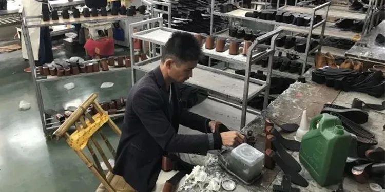 Dejing的凈??制鞋廠(chǎng)除臭劑，治理?yè)]發(fā)性有機(jī)化合物(VOC)廢氣.jpg