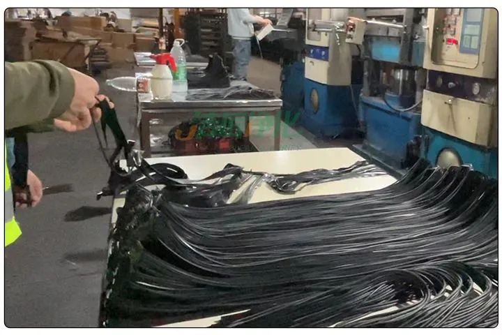 橡膠配件加工廠氣味難聞，傷害人體；廢氣除臭用Dejing的凈?！.jpg
